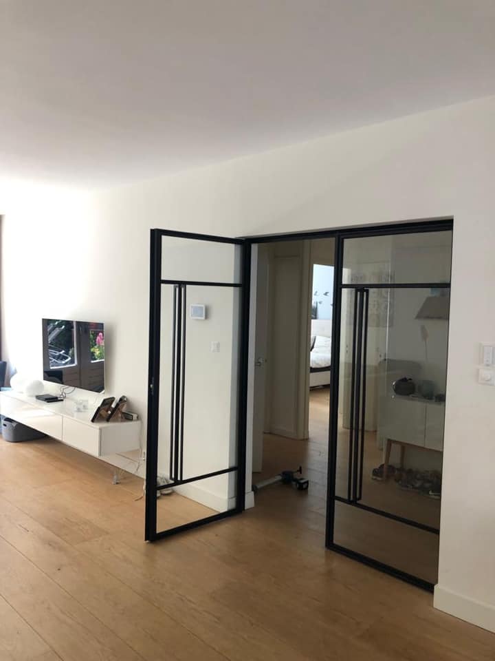 Onze producten 1 a room with a sliding glass door
