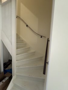 Project in Dordrecht – Deur en trapleuning in RAL 3007 8 IMG 7921 1