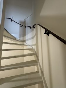 Project in Dordrecht – Deur en trapleuning in RAL 3007 11 IMG 7924 1