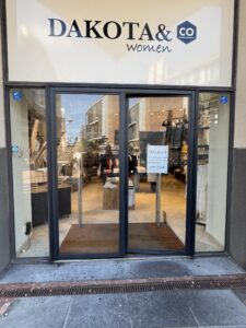 Project Spijkenisse – Nieuwe stalen winkelpui voor Dakota & Co 3 IMG 7974