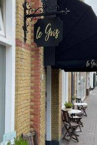 uithangbord le gris staand