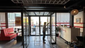 Tochtportaal met dubbele taatsdeuren – Fritella Papendrecht 10 A5B3FCB5 EAEA 4605 8B6D 922BE69E5BF0