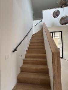 strakke stalen trapleuning