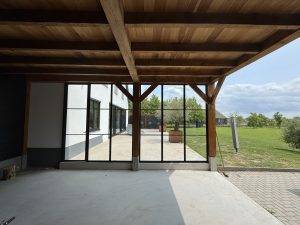 Project in Ottoland: Stalen pui met enkele deur onder overkapping 3 IMG 8762
