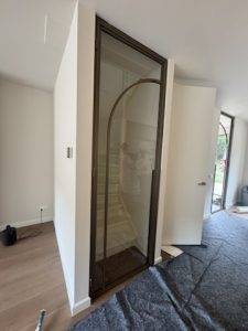 Project Roosendaal – Taatsdeur in Medium Brons in Japandi stijl 7 F14645F9 6A4A 4B6E A4D9 E5DDBF38289A 4 5005 c