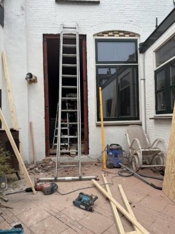 Unieke stalen buitendeur Oegstgeest – klassiek smeedwerk met moderne veiligheid 2 montage stalen buitendeur