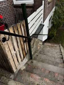 Project: Stalen buitenleuning van ronde buis – Papendrecht 2 Stalen trapleuning buiten Papendrecht – ronde buis RAL 9005